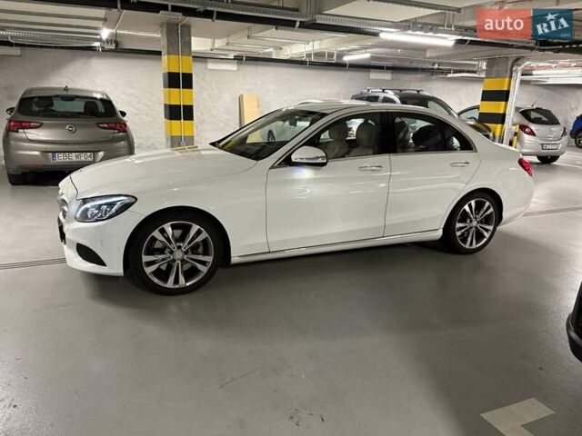 Белый Мерседес Ц-Класс, объемом двигателя 1.99 л и пробегом 153 тыс. км за 20000 $, фото 2 на Automoto.ua