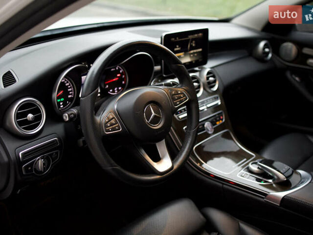 Белый Мерседес Ц-Класс, объемом двигателя 2 л и пробегом 166 тыс. км за 19000 $, фото 30 на Automoto.ua