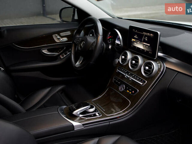 Белый Мерседес Ц-Класс, объемом двигателя 2 л и пробегом 166 тыс. км за 19000 $, фото 49 на Automoto.ua