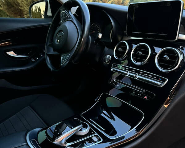 Белый Мерседес Ц-Класс, объемом двигателя 2.14 л и пробегом 250 тыс. км за 19999 $, фото 24 на Automoto.ua