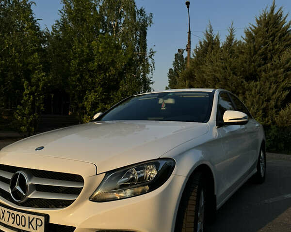 Белый Мерседес Ц-Класс, объемом двигателя 2.14 л и пробегом 250 тыс. км за 19999 $, фото 3 на Automoto.ua