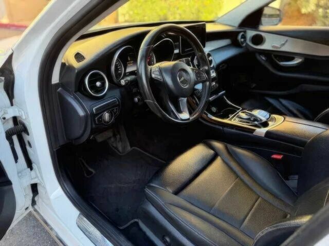 Белый Мерседес Ц-Класс, объемом двигателя 2 л и пробегом 79 тыс. км за 2450 $, фото 6 на Automoto.ua