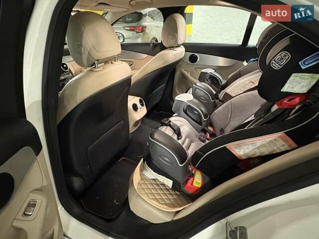 Белый Мерседес Ц-Класс, объемом двигателя 1.99 л и пробегом 153 тыс. км за 20000 $, фото 10 на Automoto.ua