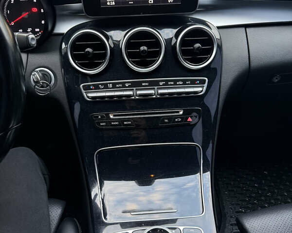 Белый Мерседес Ц-Класс, объемом двигателя 1.6 л и пробегом 205 тыс. км за 17200 $, фото 11 на Automoto.ua