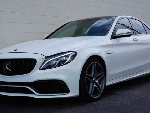 Білий Мерседес Ц-Клас, об'ємом двигуна 4 л та пробігом 70 тис. км за 19900 $, фото 2 на Automoto.ua