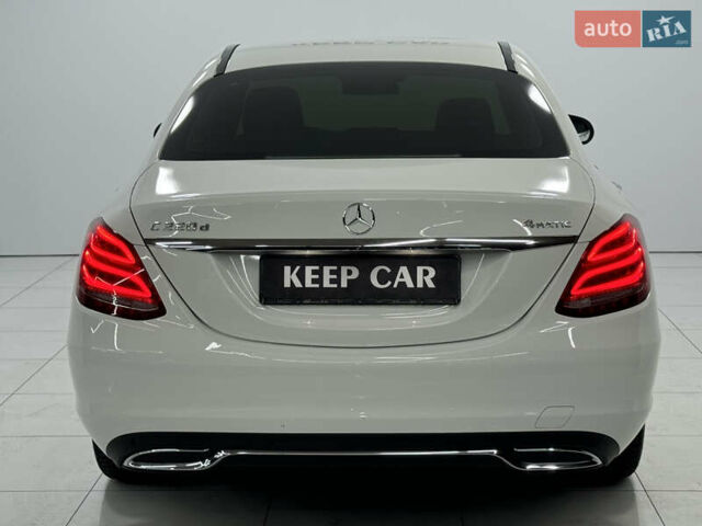 Белый Мерседес Ц-Класс, объемом двигателя 2.14 л и пробегом 144 тыс. км за 27000 $, фото 5 на Automoto.ua
