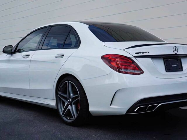 Білий Мерседес Ц-Клас, об'ємом двигуна 4 л та пробігом 70 тис. км за 19900 $, фото 4 на Automoto.ua