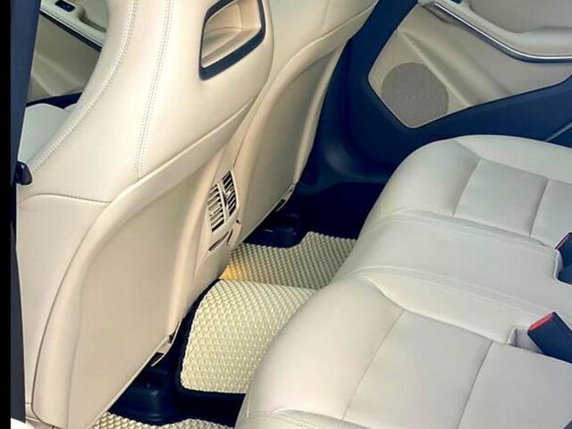 Білий Мерседес Ц-Клас, об'ємом двигуна 2 л та пробігом 92 тис. км за 17500 $, фото 1 на Automoto.ua