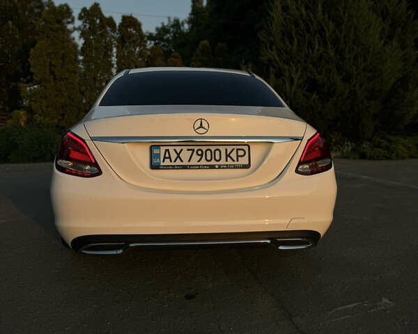 Белый Мерседес Ц-Класс, объемом двигателя 2.14 л и пробегом 250 тыс. км за 19999 $, фото 10 на Automoto.ua