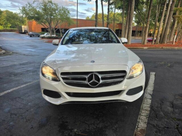 Білий Мерседес Ц-Клас, об'ємом двигуна 2 л та пробігом 73 тис. км за 9000 $, фото 1 на Automoto.ua