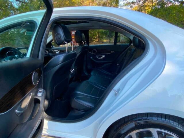 Білий Мерседес Ц-Клас, об'ємом двигуна 2 л та пробігом 74 тис. км за 15000 $, фото 12 на Automoto.ua