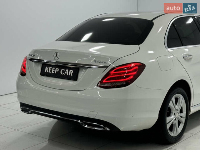 Белый Мерседес Ц-Класс, объемом двигателя 2.14 л и пробегом 144 тыс. км за 27000 $, фото 6 на Automoto.ua