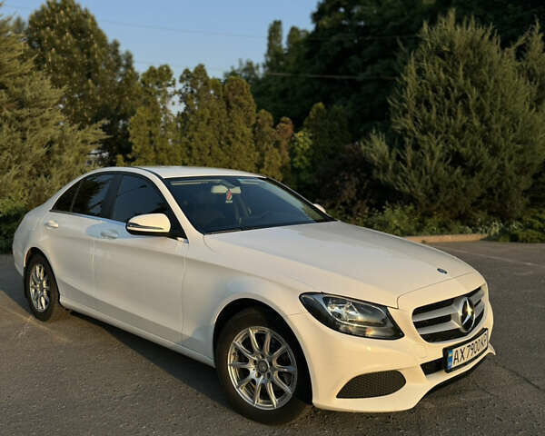 Белый Мерседес Ц-Класс, объемом двигателя 2.14 л и пробегом 250 тыс. км за 19999 $, фото 1 на Automoto.ua