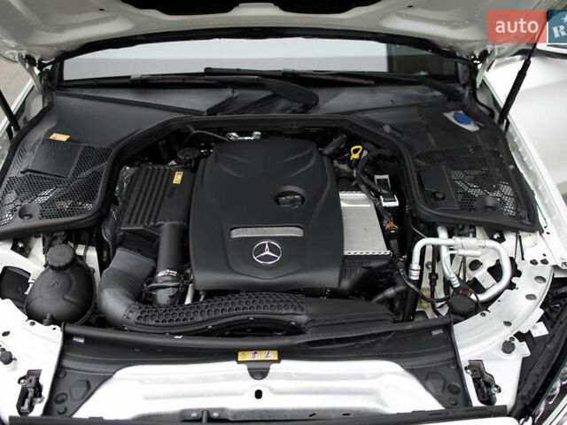 Белый Мерседес Ц-Класс, объемом двигателя 2 л и пробегом 166 тыс. км за 19000 $, фото 23 на Automoto.ua