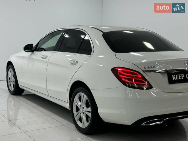 Белый Мерседес Ц-Класс, объемом двигателя 2.14 л и пробегом 144 тыс. км за 27000 $, фото 7 на Automoto.ua