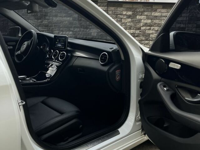 Белый Мерседес Ц-Класс, объемом двигателя 1.6 л и пробегом 85 тыс. км за 23500 $, фото 4 на Automoto.ua