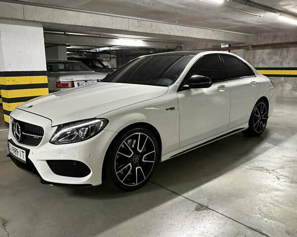 Белый Мерседес Ц-Класс, объемом двигателя 3 л и пробегом 175 тыс. км за 35600 $, фото 5 на Automoto.ua