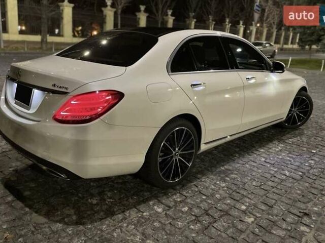 Белый Мерседес Ц-Класс, объемом двигателя 2 л и пробегом 110 тыс. км за 23500 $, фото 1 на Automoto.ua