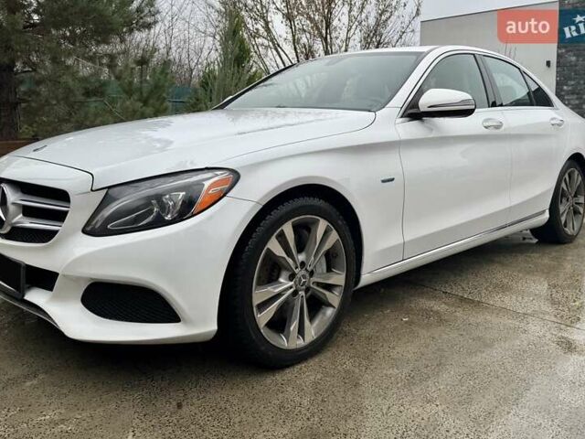 Белый Мерседес Ц-Класс, объемом двигателя 1.99 л и пробегом 147 тыс. км за 24999 $, фото 4 на Automoto.ua