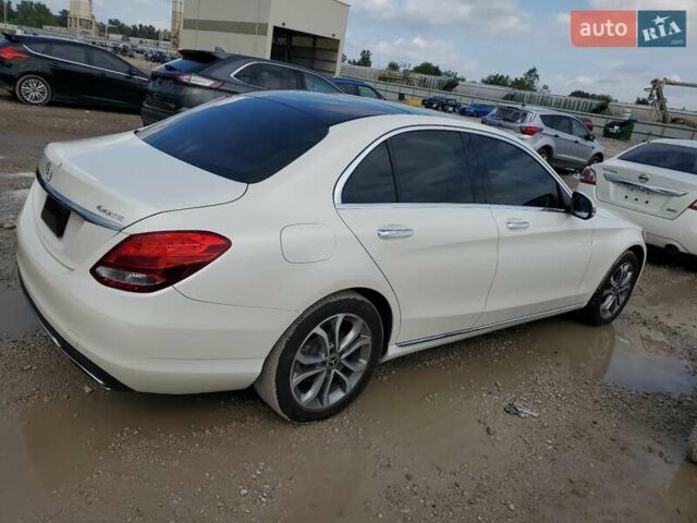 Білий Мерседес Ц-Клас, об'ємом двигуна 2 л та пробігом 31 тис. км за 5700 $, фото 2 на Automoto.ua