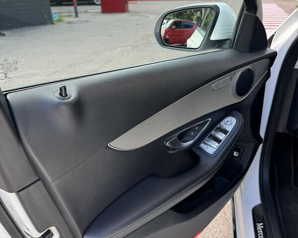 Мерседес Ц-Клас 2017 у Києві на Automoto.ua Білий Мерседес Ц-Клас, об'ємом двигуна 2.2 л та пробігом 170 тис. км за 31000 $, фото 3 на Automoto.ua