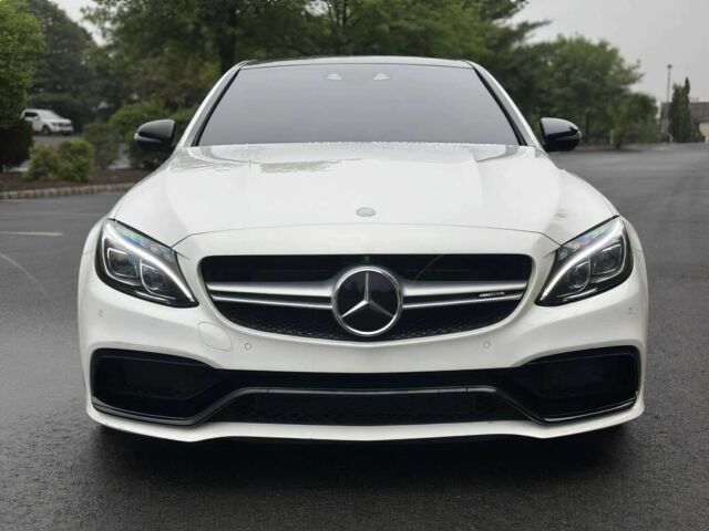 Белый Мерседес Ц-Класс, объемом двигателя 4 л и пробегом 68 тыс. км за 19900 $, фото 1 на Automoto.ua