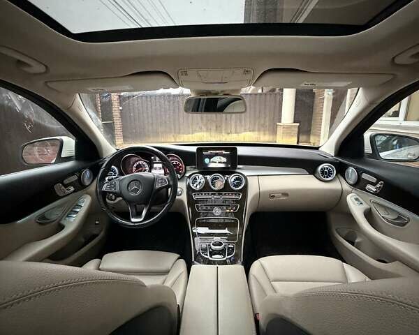 Белый Мерседес Ц-Класс, объемом двигателя 2 л и пробегом 110 тыс. км за 23500 $, фото 4 на Automoto.ua