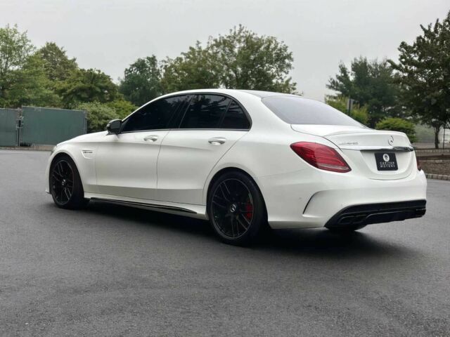 Белый Мерседес Ц-Класс, объемом двигателя 4 л и пробегом 68 тыс. км за 19900 $, фото 4 на Automoto.ua