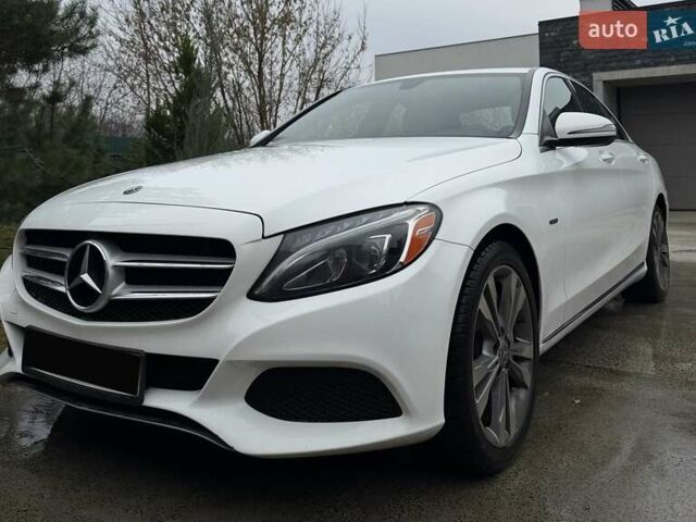 Белый Мерседес Ц-Класс, объемом двигателя 1.99 л и пробегом 147 тыс. км за 24999 $, фото 1 на Automoto.ua