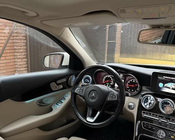 Белый Мерседес Ц-Класс, объемом двигателя 2 л и пробегом 110 тыс. км за 23500 $, фото 5 на Automoto.ua