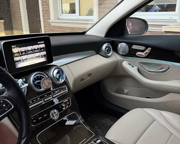 Белый Мерседес Ц-Класс, объемом двигателя 2 л и пробегом 110 тыс. км за 23500 $, фото 6 на Automoto.ua