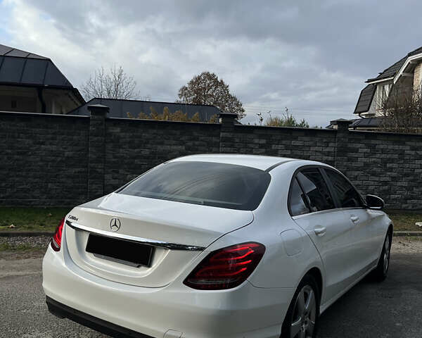 Белый Мерседес Ц-Класс, объемом двигателя 1.6 л и пробегом 85 тыс. км за 24500 $, фото 2 на Automoto.ua