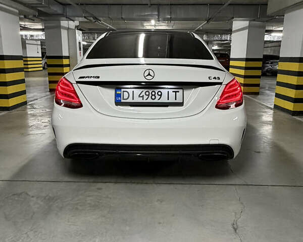 Белый Мерседес Ц-Класс, объемом двигателя 3 л и пробегом 175 тыс. км за 35600 $, фото 3 на Automoto.ua