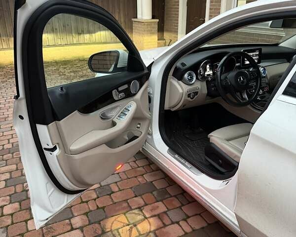 Белый Мерседес Ц-Класс, объемом двигателя 2 л и пробегом 110 тыс. км за 23500 $, фото 7 на Automoto.ua