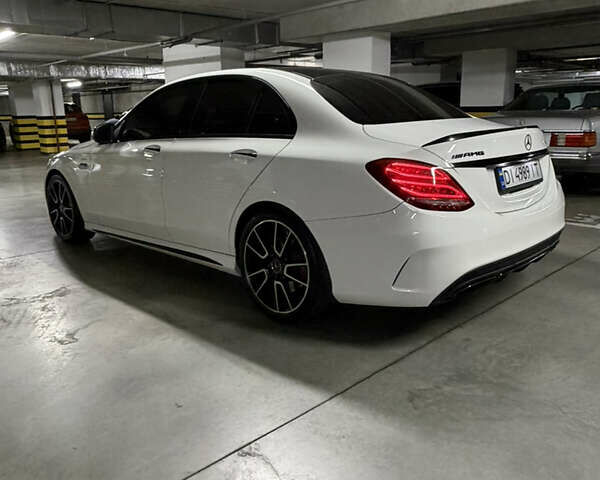 Белый Мерседес Ц-Класс, объемом двигателя 3 л и пробегом 175 тыс. км за 35600 $, фото 4 на Automoto.ua