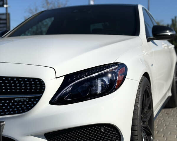 Белый Мерседес Ц-Класс, объемом двигателя 3 л и пробегом 43 тыс. км за 36000 $, фото 1 на Automoto.ua