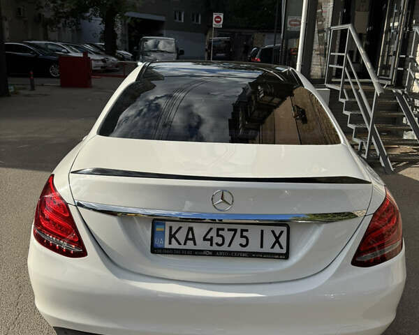 Мерседес Ц-Клас 2017 у Києві на Automoto.ua Білий Мерседес Ц-Клас, об'ємом двигуна 2.2 л та пробігом 170 тис. км за 31000 $, фото 7 на Automoto.ua
