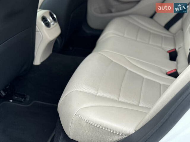 Белый Мерседес Ц-Класс, объемом двигателя 1.99 л и пробегом 95 тыс. км за 20999 $, фото 27 на Automoto.ua