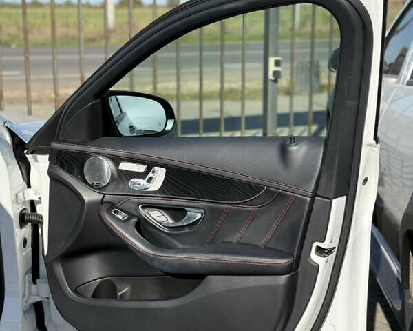 Белый Мерседес Ц-Класс, объемом двигателя 3 л и пробегом 43 тыс. км за 36000 $, фото 17 на Automoto.ua