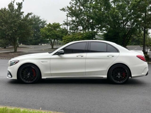 Белый Мерседес Ц-Класс, объемом двигателя 4 л и пробегом 68 тыс. км за 19900 $, фото 3 на Automoto.ua