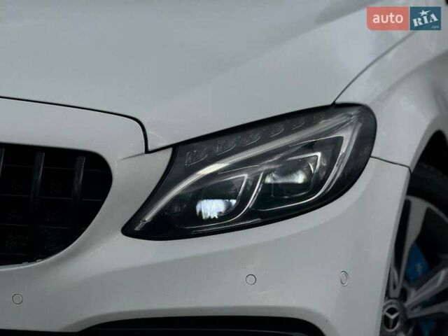 Білий Мерседес Ц-Клас, об'ємом двигуна 2 л та пробігом 106 тис. км за 21000 $, фото 3 на Automoto.ua