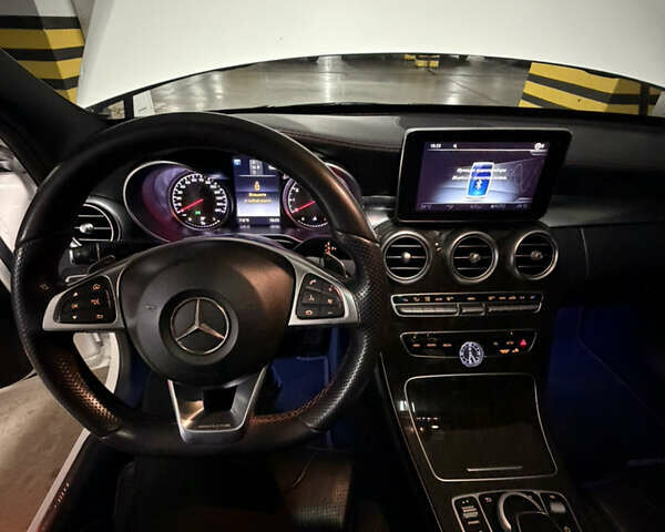 Белый Мерседес Ц-Класс, объемом двигателя 3 л и пробегом 175 тыс. км за 35600 $, фото 9 на Automoto.ua