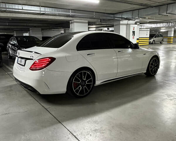 Белый Мерседес Ц-Класс, объемом двигателя 3 л и пробегом 175 тыс. км за 35600 $, фото 2 на Automoto.ua