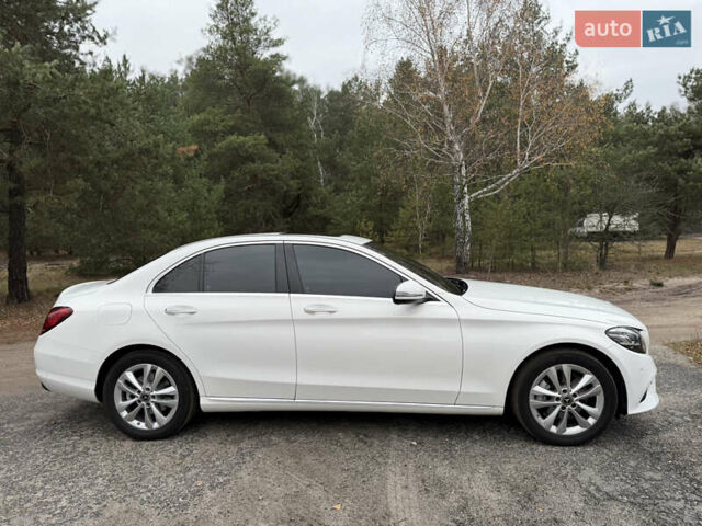 Белый Мерседес Ц-Класс, объемом двигателя 1.95 л и пробегом 63 тыс. км за 26500 $, фото 3 на Automoto.ua
