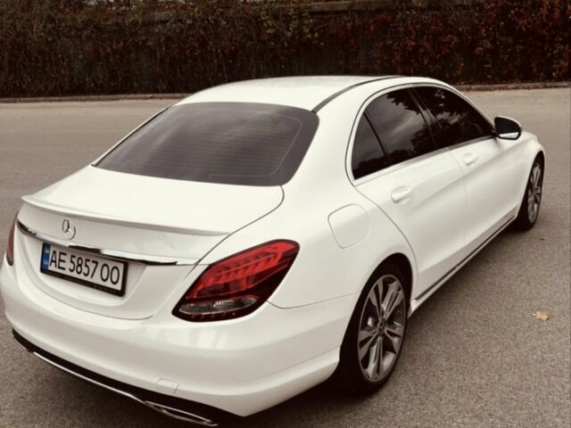 Білий Мерседес Ц-Клас, об'ємом двигуна 2 л та пробігом 127 тис. км за 22500 $, фото 2 на Automoto.ua