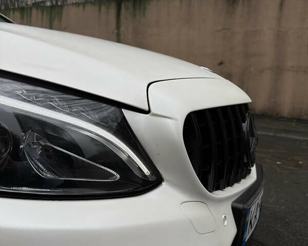 Білий Мерседес Ц-Клас, об'ємом двигуна 3 л та пробігом 71 тис. км за 37000 $, фото 3 на Automoto.ua