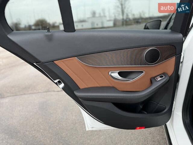 Белый Мерседес Ц-Класс, объемом двигателя 1.5 л и пробегом 112 тыс. км за 24999 $, фото 22 на Automoto.ua