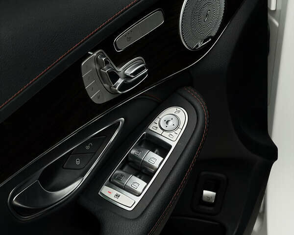 Білий Мерседес Ц-Клас, об'ємом двигуна 3 л та пробігом 71 тис. км за 37000 $, фото 12 на Automoto.ua