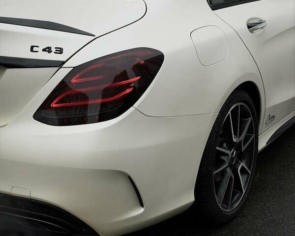 Білий Мерседес Ц-Клас, об'ємом двигуна 3 л та пробігом 71 тис. км за 37000 $, фото 4 на Automoto.ua