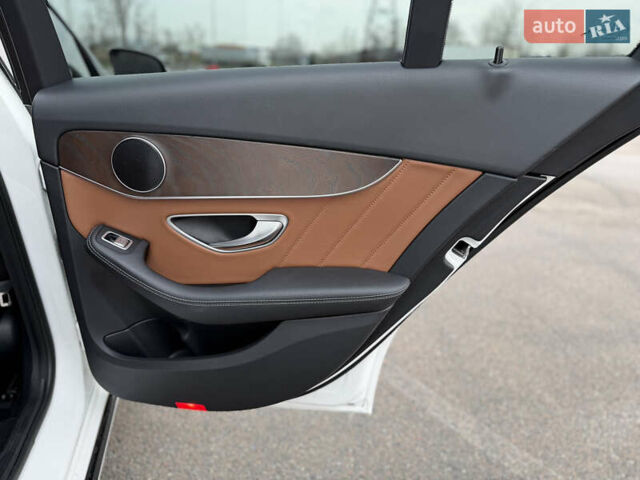 Белый Мерседес Ц-Класс, объемом двигателя 1.5 л и пробегом 112 тыс. км за 24999 $, фото 26 на Automoto.ua